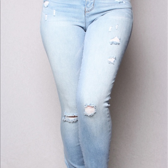 NWT****WOMENS SCULPT LIGHT WASH W/RIP DETAIL - Picture 6 of 9